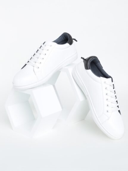 HIGHLANDER Men White Sneakers