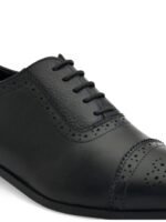 House of Pataudi Men Leather Textured Brogues