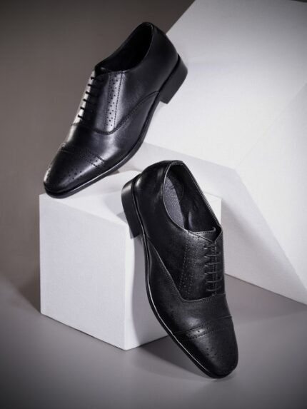 House of Pataudi Men Textured Detail Leather Square-Toe Formal Oxfords