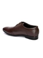 INVICTUS Men Brown PU Textured Oxford Shoes