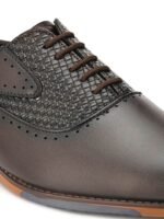 INVICTUS Men Brown Textured Formal Oxfords