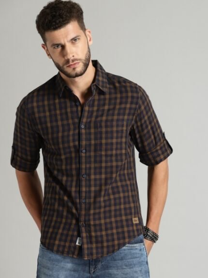 Roadster Men Navy Blue & Brown Regular Fit Checked Casual Shirt