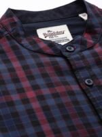 Roadster Men Navy Blue & Red Regular Fit Checked Casual Shirt