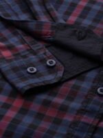 Roadster Men Navy Blue & Red Regular Fit Checked Casual Shirt