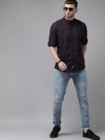 Roadster Men Navy Blue & Red Regular Fit Checked Casual Shirt