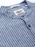 Roadster Men Navy Blue & White Regular Fit Striped Casual Shirt