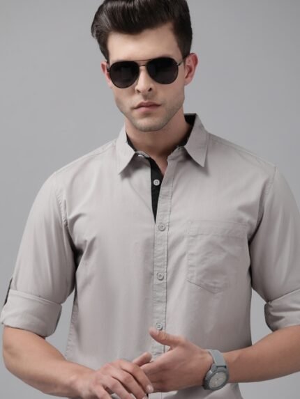 Roadster Men Pure Cotton Solid Casual Shirt