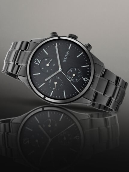 Titan Men Black Analogue Watch