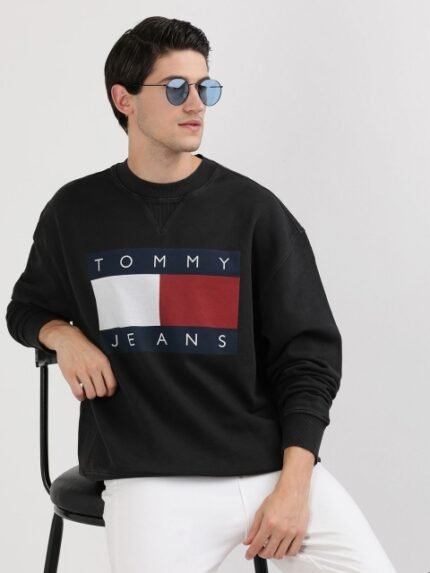 Tommy Hilfiger Men Colourblocked Pockets T-shirt